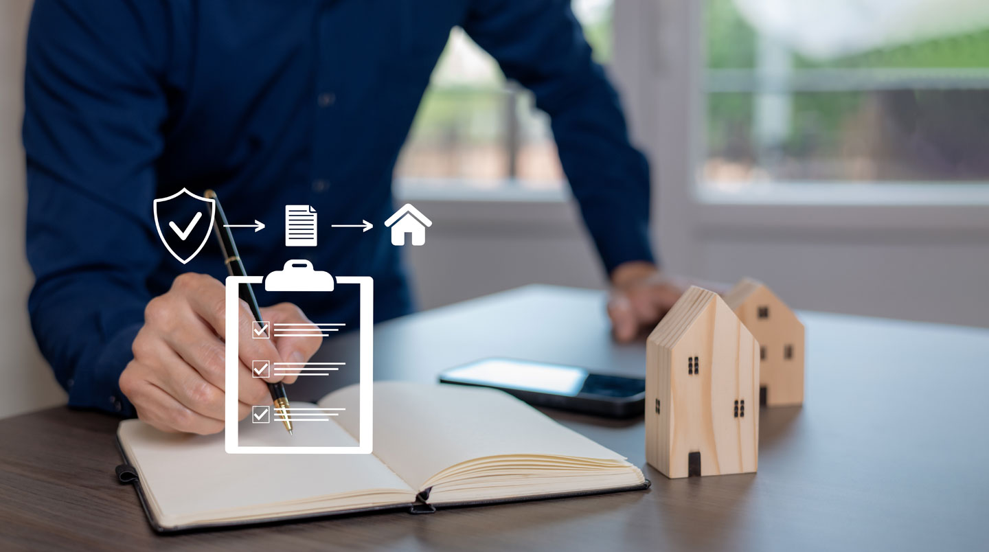 Expert-comptable expliquant comparatif fiscal IR/IS à clients dans bureau moderne, tous regardant document sur tablette